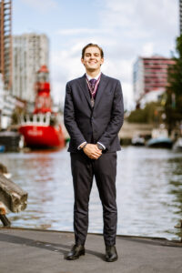 Dit is een foto van de 105e preses van Het Rotterdamsch Studenten Gezelschap